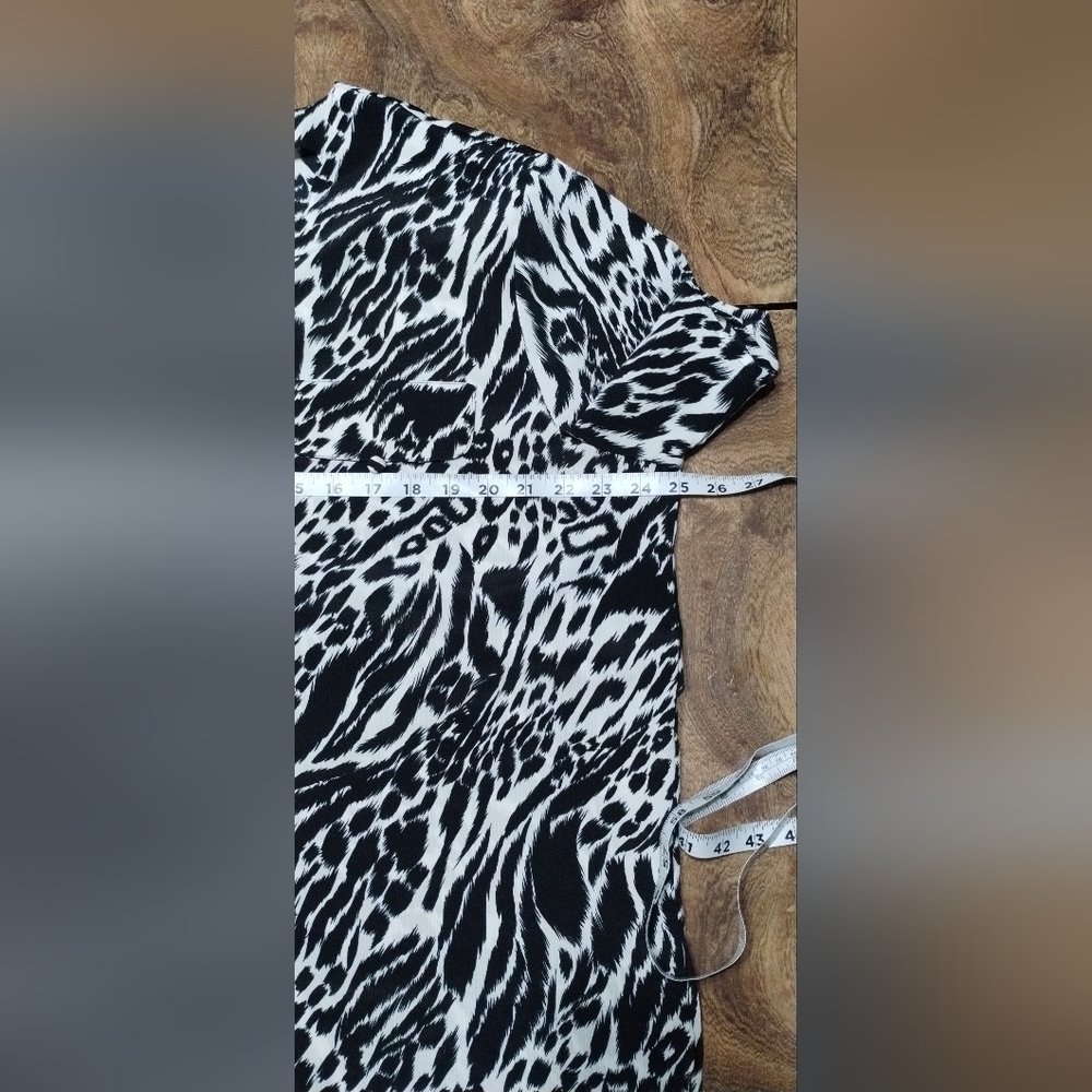 Christie & Jill Black and White Animal Print Women's Top (lX) - Picture 4 of 11